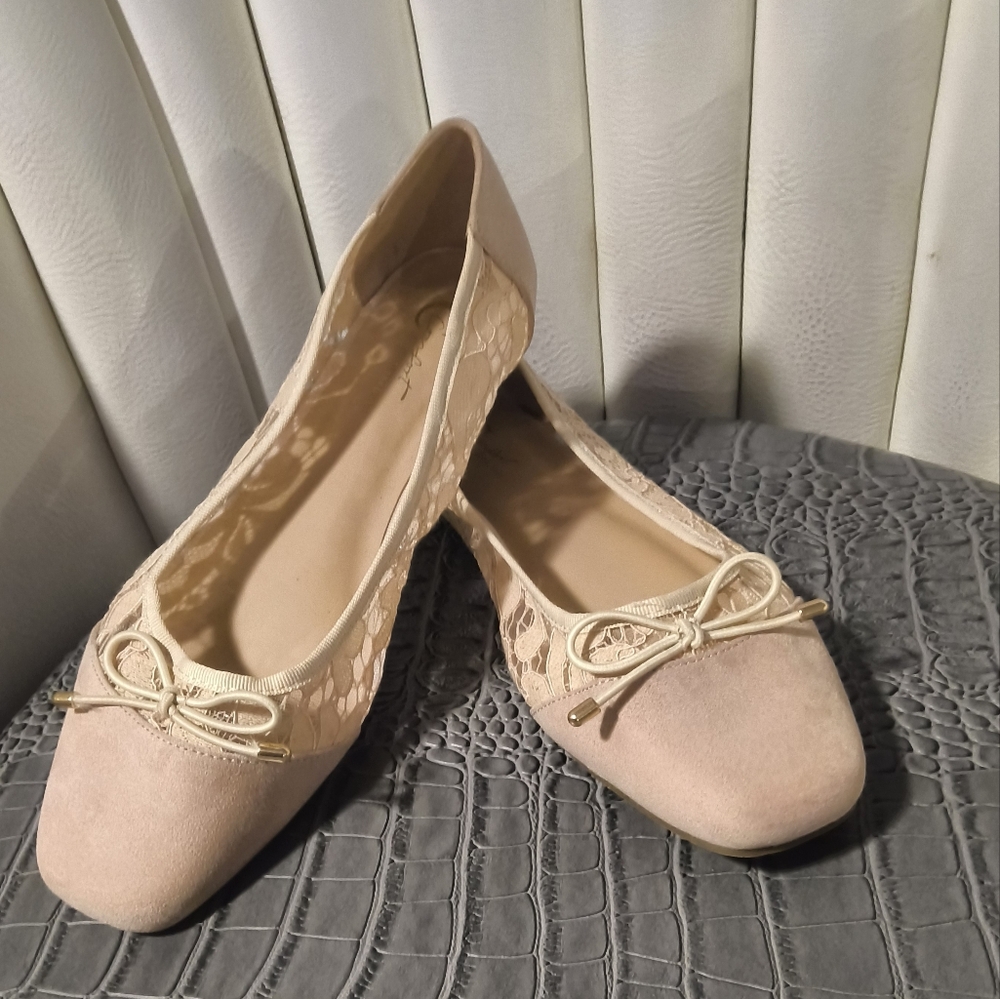 Comfort Est. 1946 Lace  Women Ballet Flats size 8